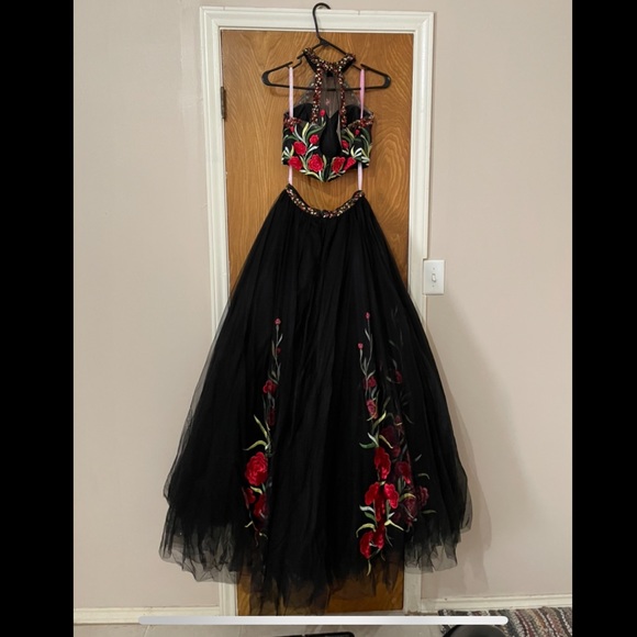 Black Floral Ball Gown Size 4 - Picture 3 of 15